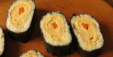 суши с омлетом цыплята