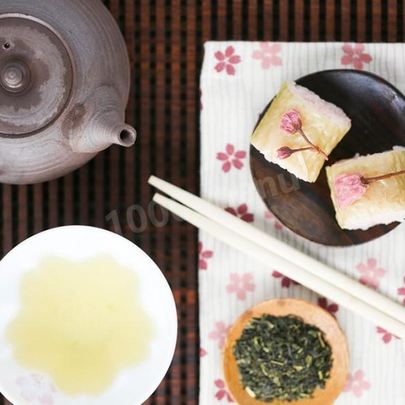 Суши с сакурой