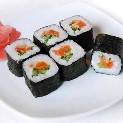 Суши с семгой и огурцом
