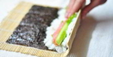 суши с семгой и огурцом