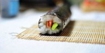 суши с семгой и огурцом