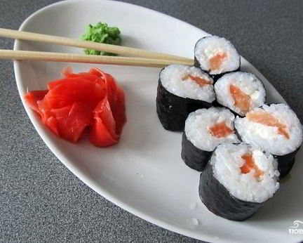 Суши с семгой