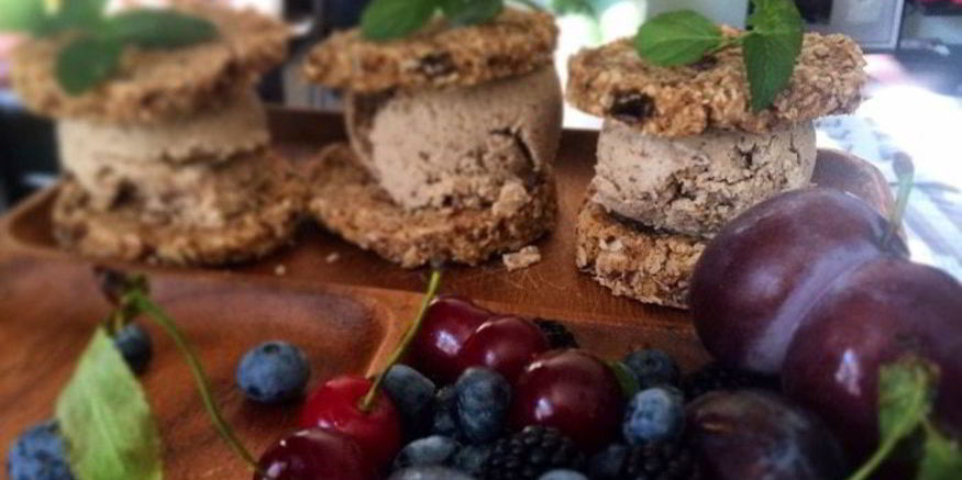 Рецепт имбирных сэндвичей с кокосово-чайным мороженным