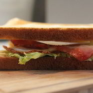 Рецепт Клаба-сэндвича с беконом, яйцом и сыром