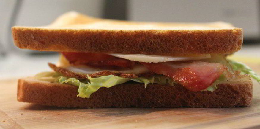 Рецепт клаба-сэндвича с беконом, яйцом и сыром