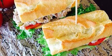 классический сэндвич с тунцом