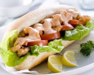 По-бой сэндвич с жареными креветками