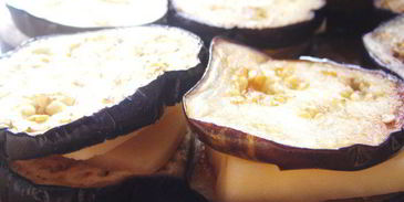 сэндвич из баклажанов с сыром в хрустящей панировке