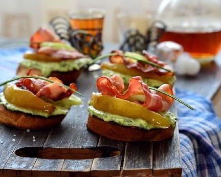 Сэндвич с беконом и грушами