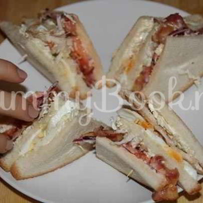 Сэндвич с беконом и салатом