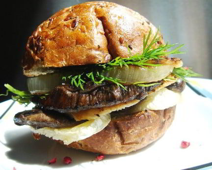 Сэндвич с грибами и курицей