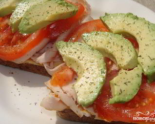 Сэндвич с индейкой и авокадо