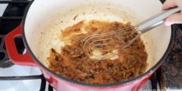 сэндвич с карамелизированным луком