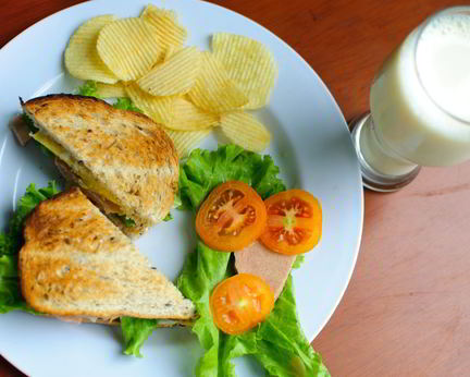 Сэндвич с колбасой