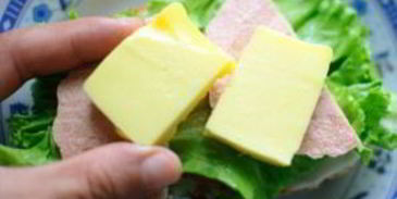 сэндвич с колбасой