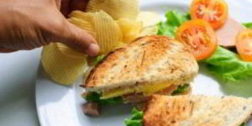 сэндвич с колбасой