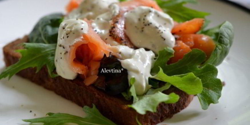 Рецепт сэндвича с копченой семгой и соусом айоли