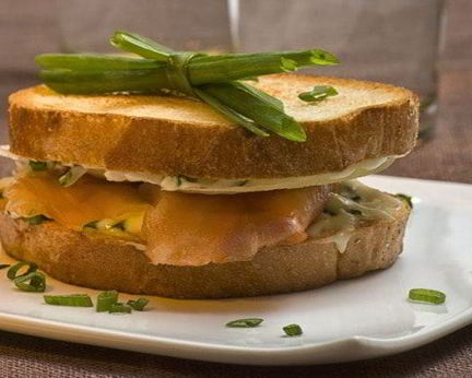 Сэндвич с красной рыбой и сыром Филадельфия