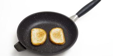 сэндвич с красной рыбой и сыром филадельфия