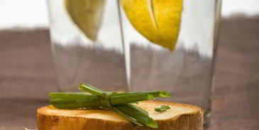 сэндвич с красной рыбой и сыром филадельфия