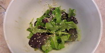 сэндвич с моцареллой, грибами и соусом нисуаз