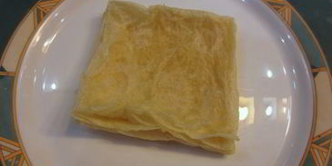 сэндвич с моцареллой, грибами и соусом нисуаз