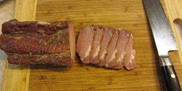 сэндвич с моцареллой, грибами и соусом нисуаз