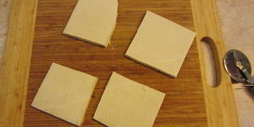 сэндвич с моцареллой, грибами и соусом нисуаз