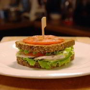 Рецепт Сэндвича с отварным куриным филе и овощами