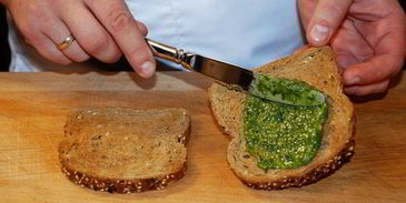 сэндвич с отварным куриным филе и овощами