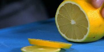 сэндвич с цукини, помидорами и авокадо