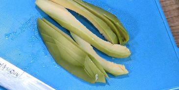 сэндвич с цукини, помидорами и авокадо