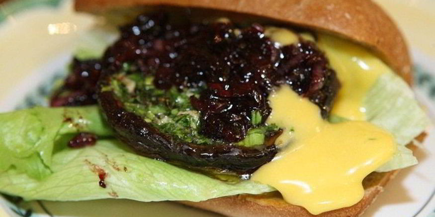 Рецепт сэндвичей с портобелло, шалотом и чесночным майонезом