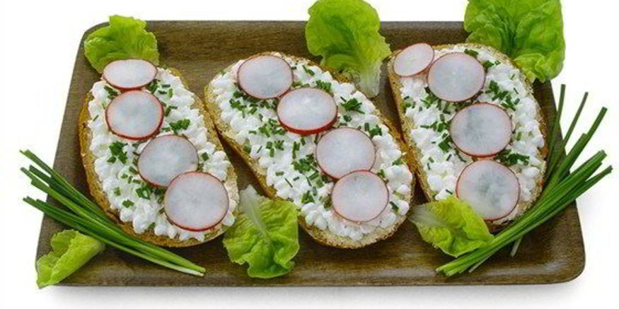 Рецепт сэндвичей с редиской, зеленым луком, кунжутом и имбирем