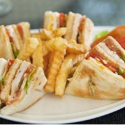 Сытный клубный сэндвич