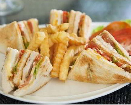 Сытный клубный сэндвич