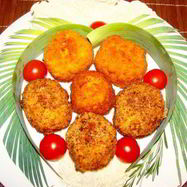 Рецепт Сырных шариков с начинкой в ореховой панировке под пьяной клюквой