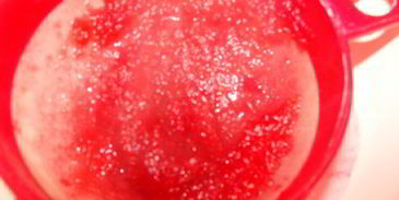 сырные шарики с начинкой в ореховой панировке под пьяной клюквой