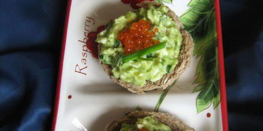 Рецепт хлебных тарталеток с авокадно-яичным салатом