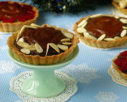 Миндальные тарталетки с кремом из авокадо