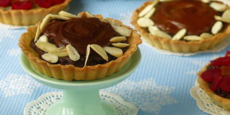 Рецепт миндальных тарталеток с кремом из авокадо