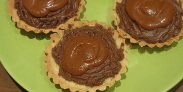 миндальные тарталетки с кремом из авокадо