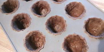 шоколадные тарталетки с панна коттой и клубникой