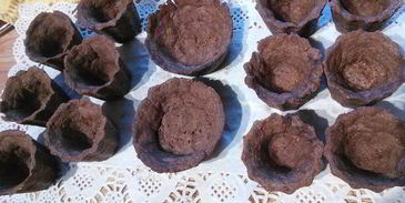 шоколадные тарталетки с панна коттой и клубникой