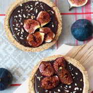 Рецепт Тарталеток из орехового теста с ганашем и инжиром