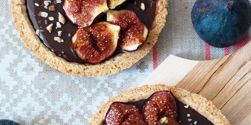 Рецепт тарталеток из орехового теста с ганашем и инжиром