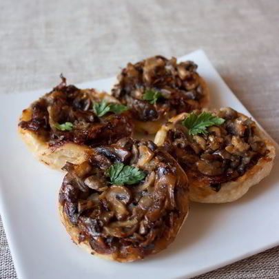 Тарталетки-перевертыши с шампиньонами