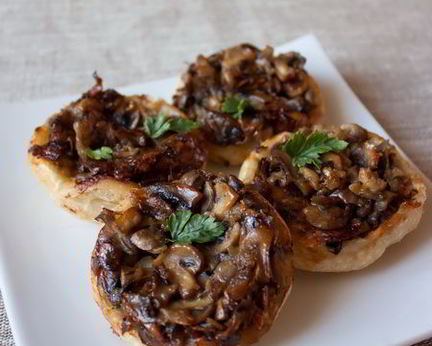 Тарталетки-перевертыши с шампиньонами