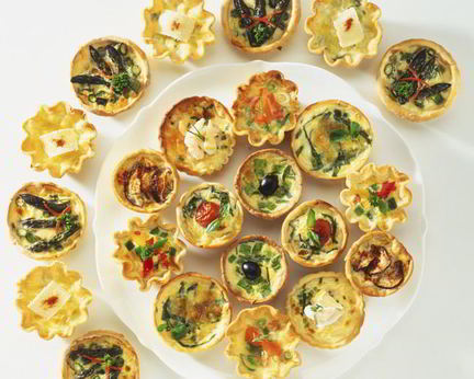 Тарталетки с икрой и зеленью