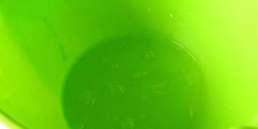 тарталетки с клубникой и мороженым на гриле